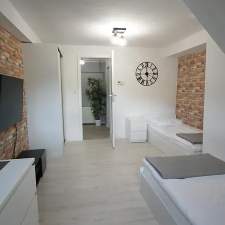 شقة Osemka شكلارسكا بوريبا